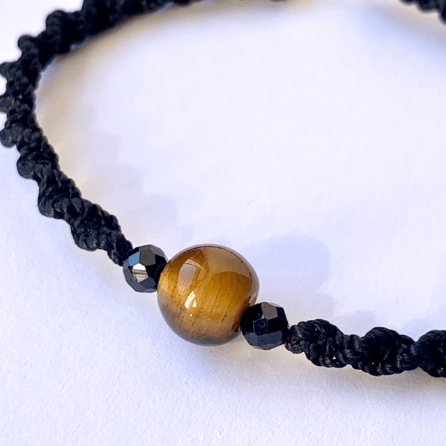 Bracelet, Oeil de Tigre et Spinelles noirs, micro-macramé 