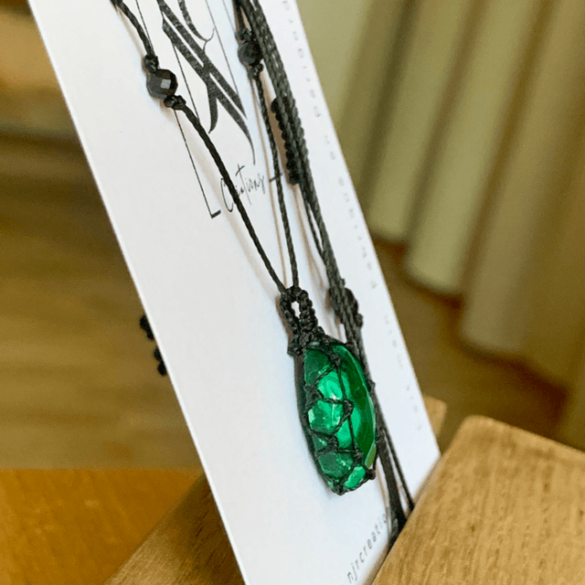 Collier, Malachite naturelle, micro-macramé