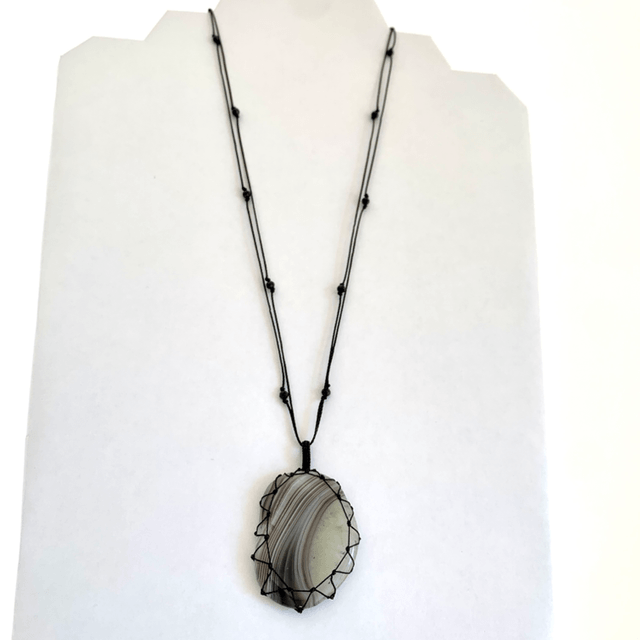 Collier, Agate naturelle, micro-macramé 