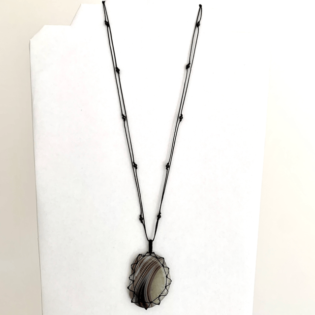 Collier, Agate naturelle, micro-macramé 