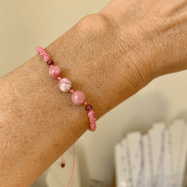 Bracelet, Rhodochrosites naturelles, micro-macramé 