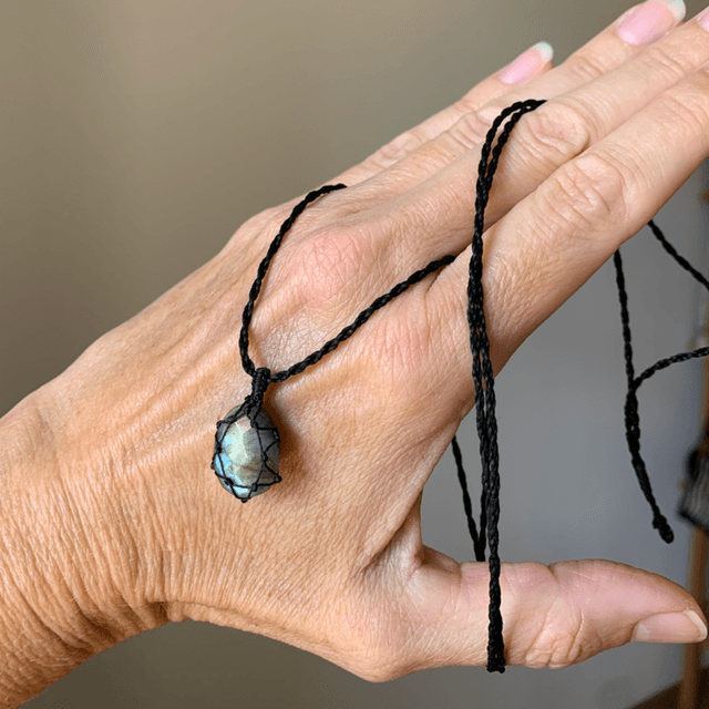 Collier, Labradorite naturelle, micro-macramé