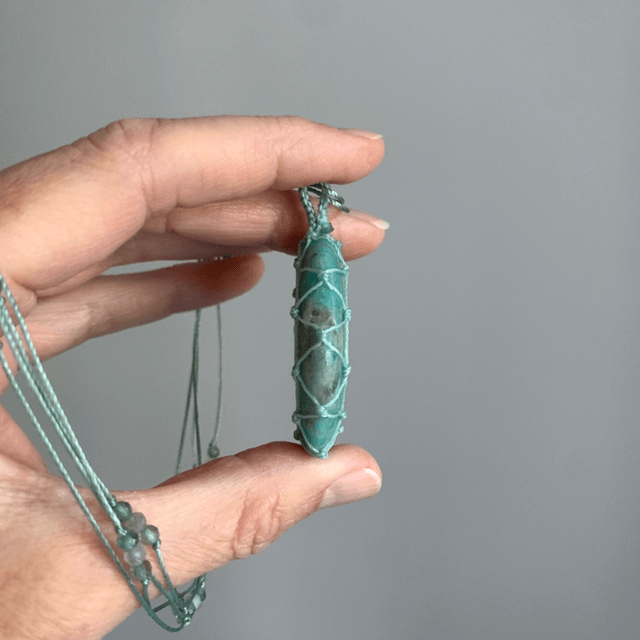 Sautoir, Amazonite naturelle, micro-macramé 