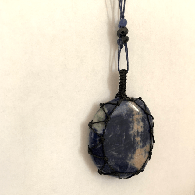 Sautoir, Sodalite naturelle, micro-macramé 