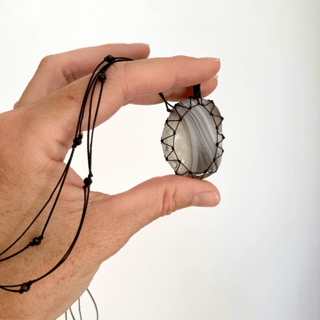 Collier, Agate naturelle, micro-macramé 